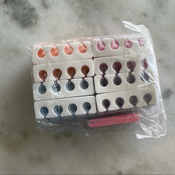 36 Multi-Colored Toe Separators & Bonus 8 Nail Files - Picture 4 of 4